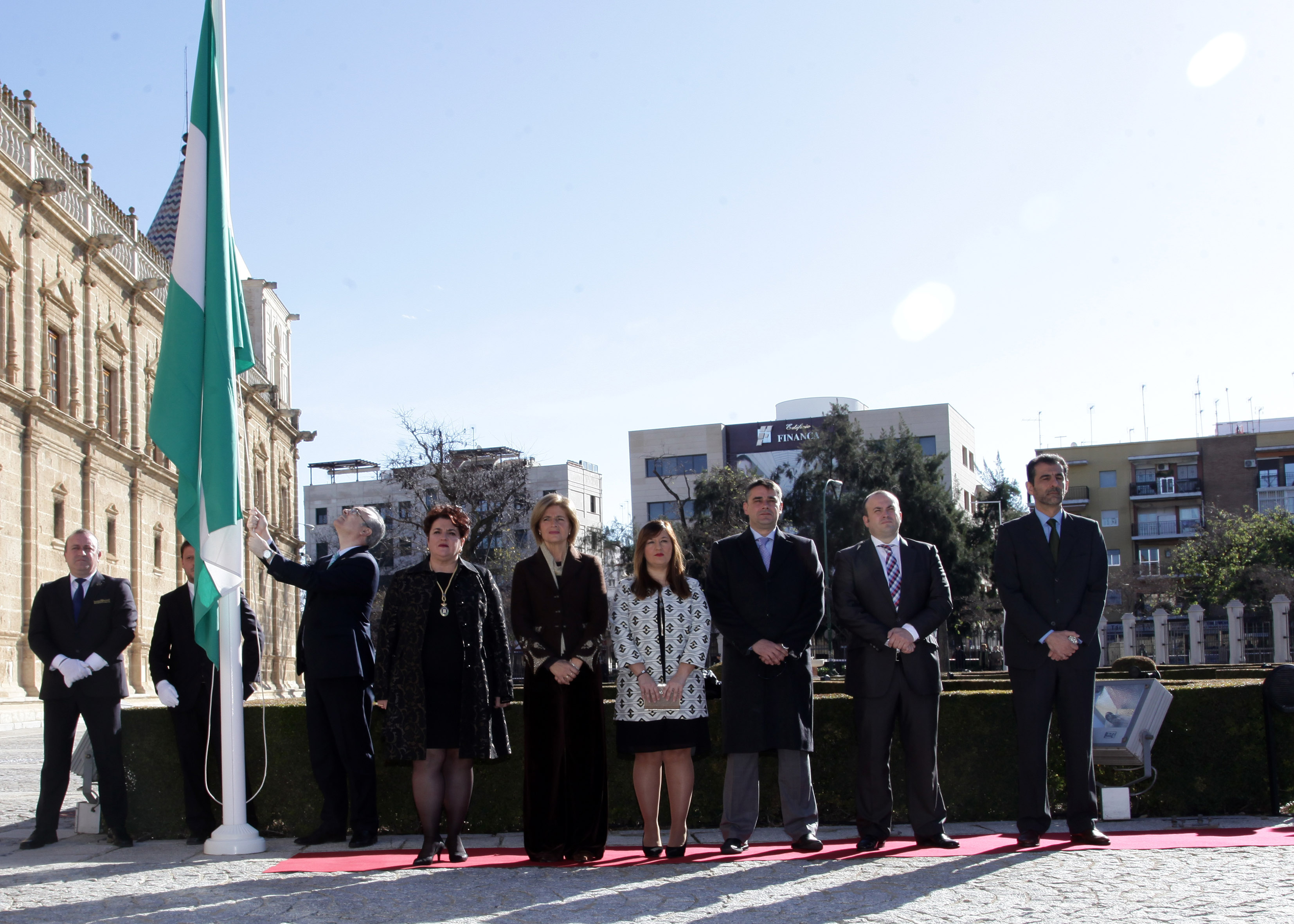 La Mesa del Parlamento de Andaluca, durante la interpretacin del himno y la izada de bandera previa al Pleno Institucional