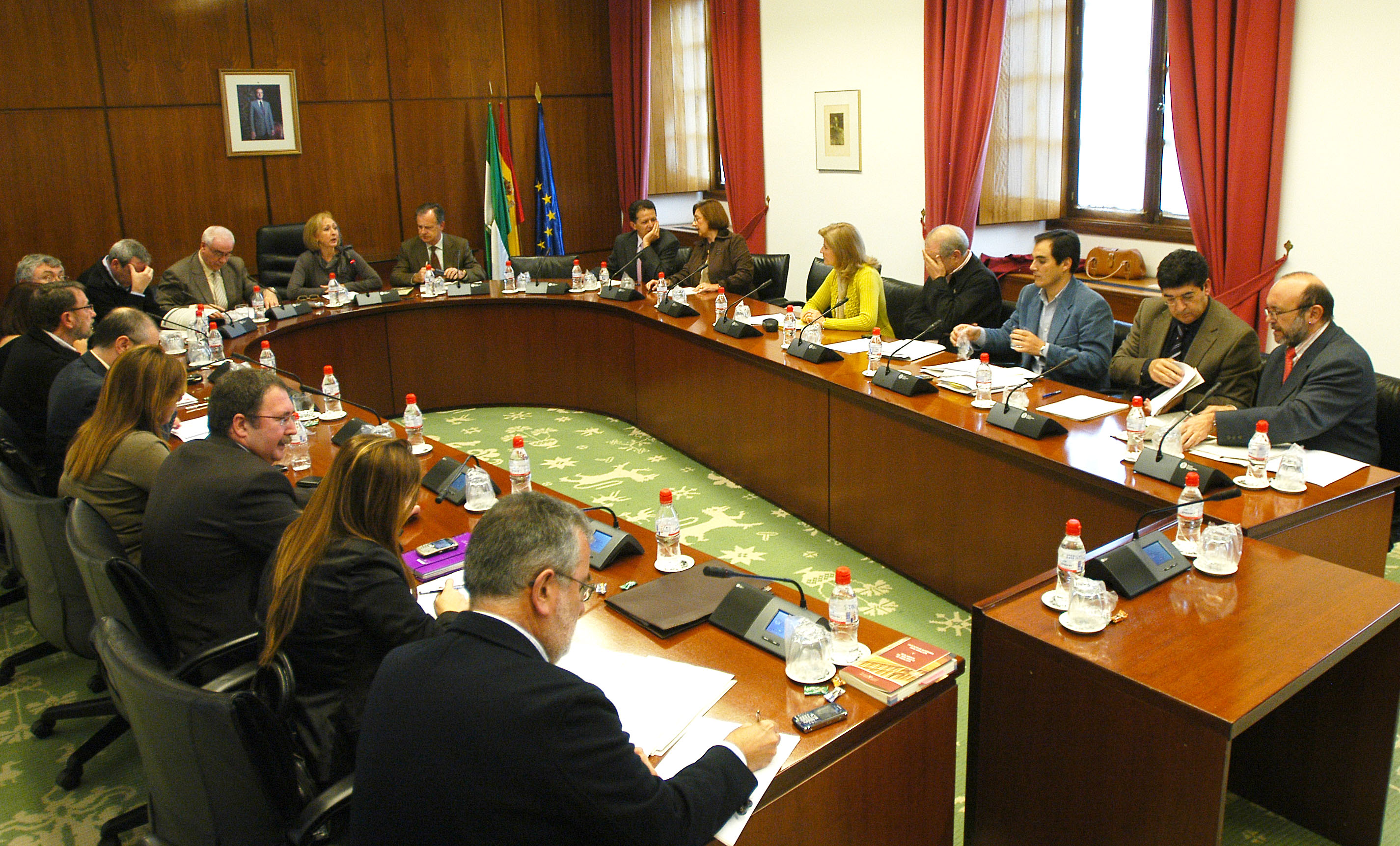 La Diputación Permanente rechazó en su reunión de hoy la convocatoria de una sesión extraordinaria del Pleno del Parlamento