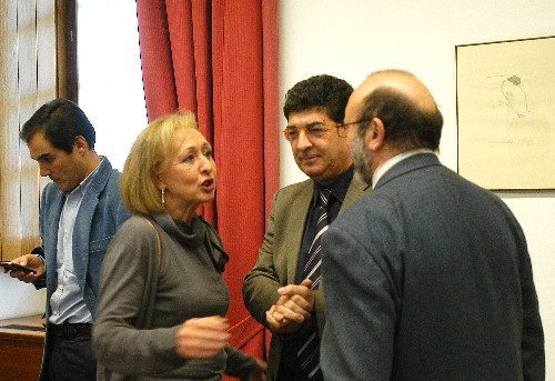 La presidenta del Parlamento conversa con los diputados de IU LV-CA Diego Valderas e Ignacio Garca