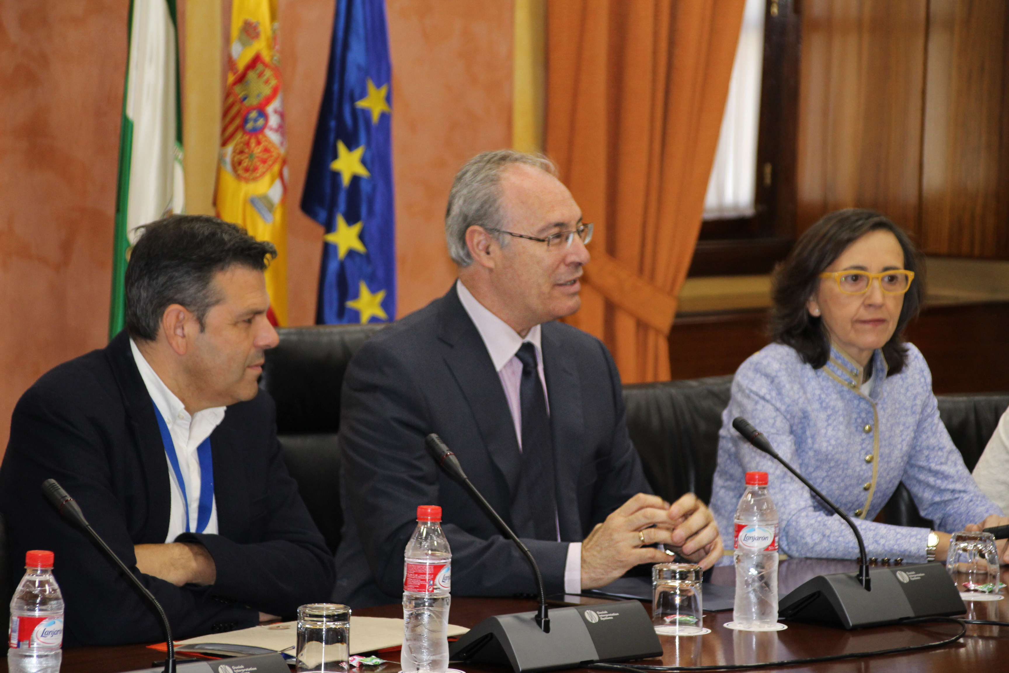 Juan Pablo Durn junto a Rosa Aguilar y Antonio Manuel Rodrguez, director del Laboratorio Jurdico Antidesahucios