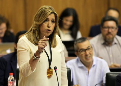La presidenta de la Junta, Susana Daz, responde a las preguntas en la sesin de control
