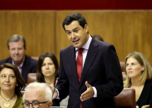 Juan Manuel Moreno Bonilla, portavoz del Grupo Popular, formula su pregunta durante la sesin de control 