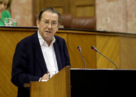El consejero de Justicia e Interior, Emilio de Llera, responde a la interpelacin planteada por el Grupo Popular
