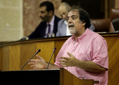 El diputado Jess Romero presenta la proposicin de ley del Grupo Podemos para garantizar los derechos de las personas que se reconocen como LGTBI y para erradicar la LGTBIfobia