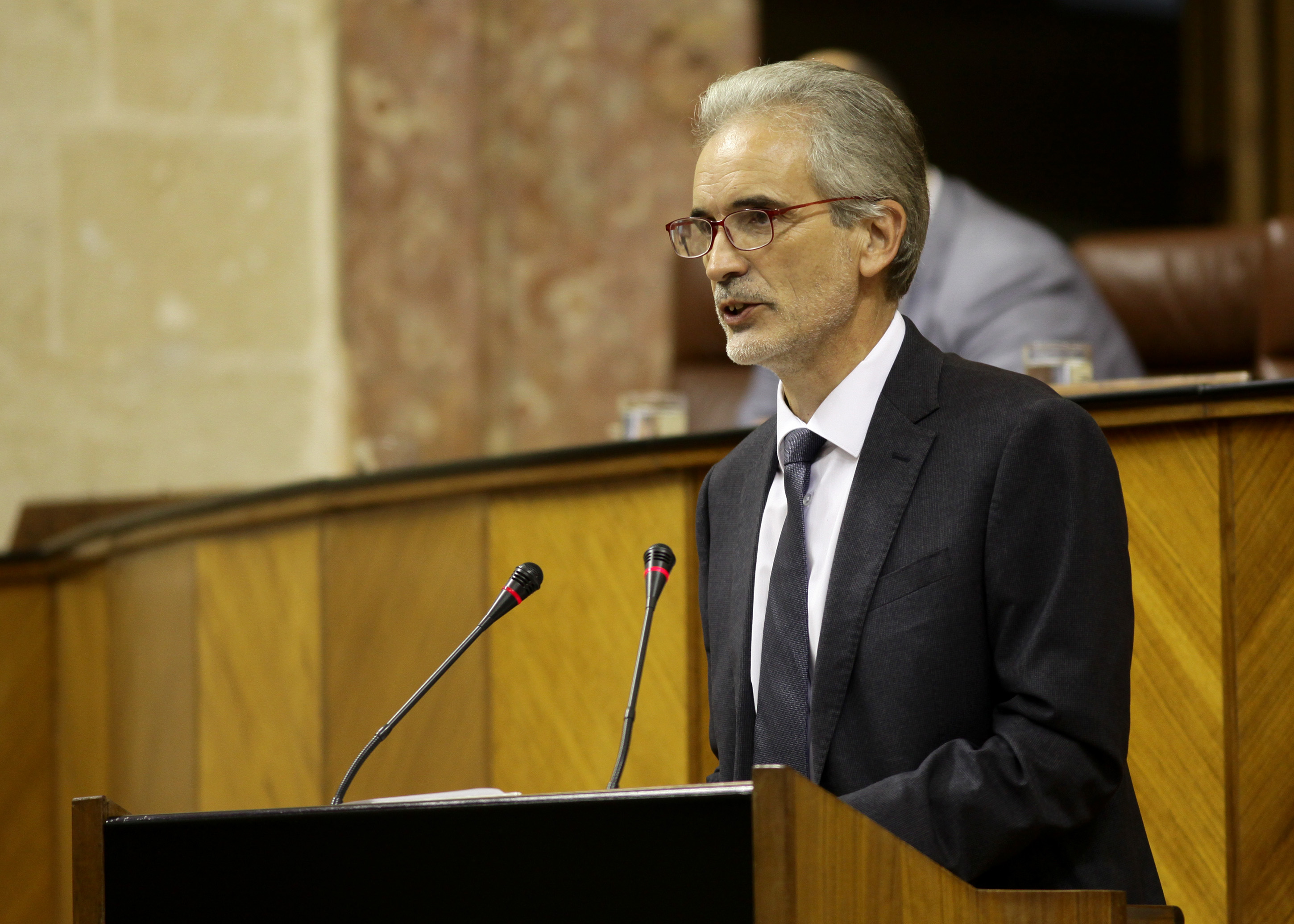 El consejero de Salud, Aquilino Alonso, explica al Pleno las nuevas estrategias en la atencin primaria en Andaluca