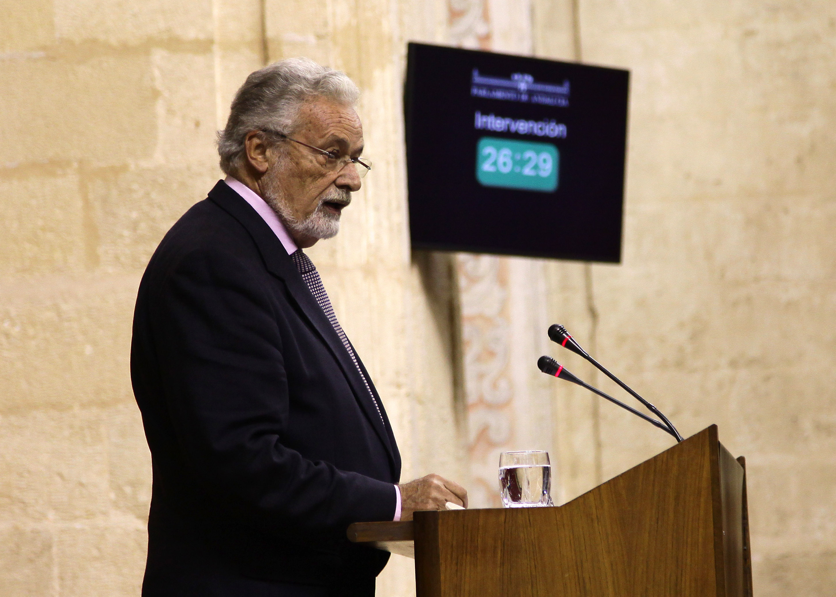El Defensor del Pueblo, Jess Maeztu, presenta al Pleno el Informe Especial del Defensor del Menor del 2015