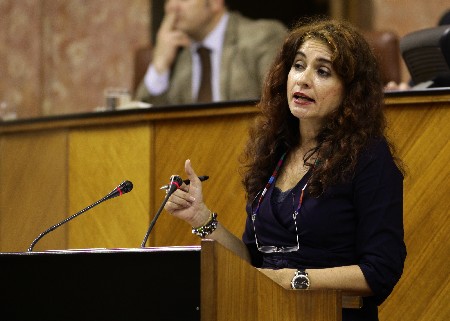 La consejera de Hacienda, Mara Jess Montero, explica ante el Pleno el resultado de la ltima reunin del Consejo de Poltica Fiscal y Financiera