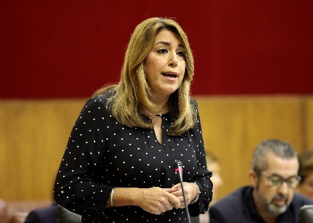 La presidenta de la Junta de Andaluca, Susana Daz, responde a una de las preguntas planteadas en la sesin de control