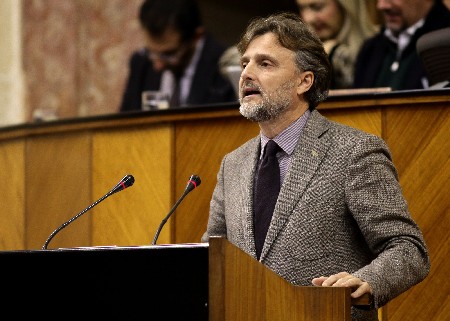 José Fiscal, consejero de Medio Ambiente y Ordenación del Territorio, presenta el proyecto de Ley de Medidas contra el Cambio Climático