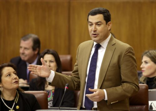 Juan Manuel Moreno Bonilla, portavoz del Grupo Popular, formula su pregunta en la sesin de control