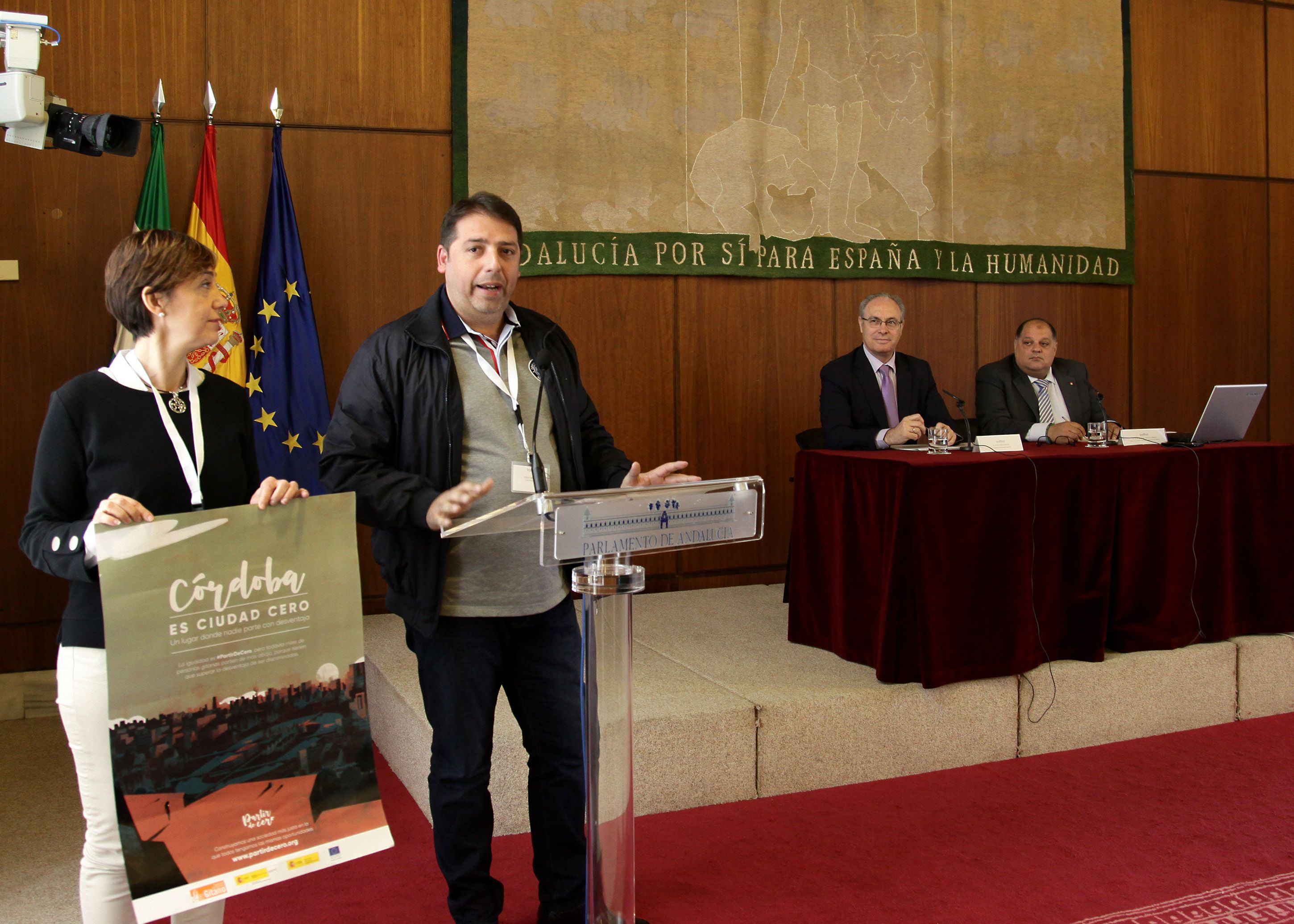 Un momento del desarrollo del acto de presentacin de la campaa "Partir de Cero"