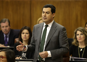 El presidente del Grupo Popular, Juan Manuel Moreno, se dirige a la presidenta de la Junta de Andaluc�a
