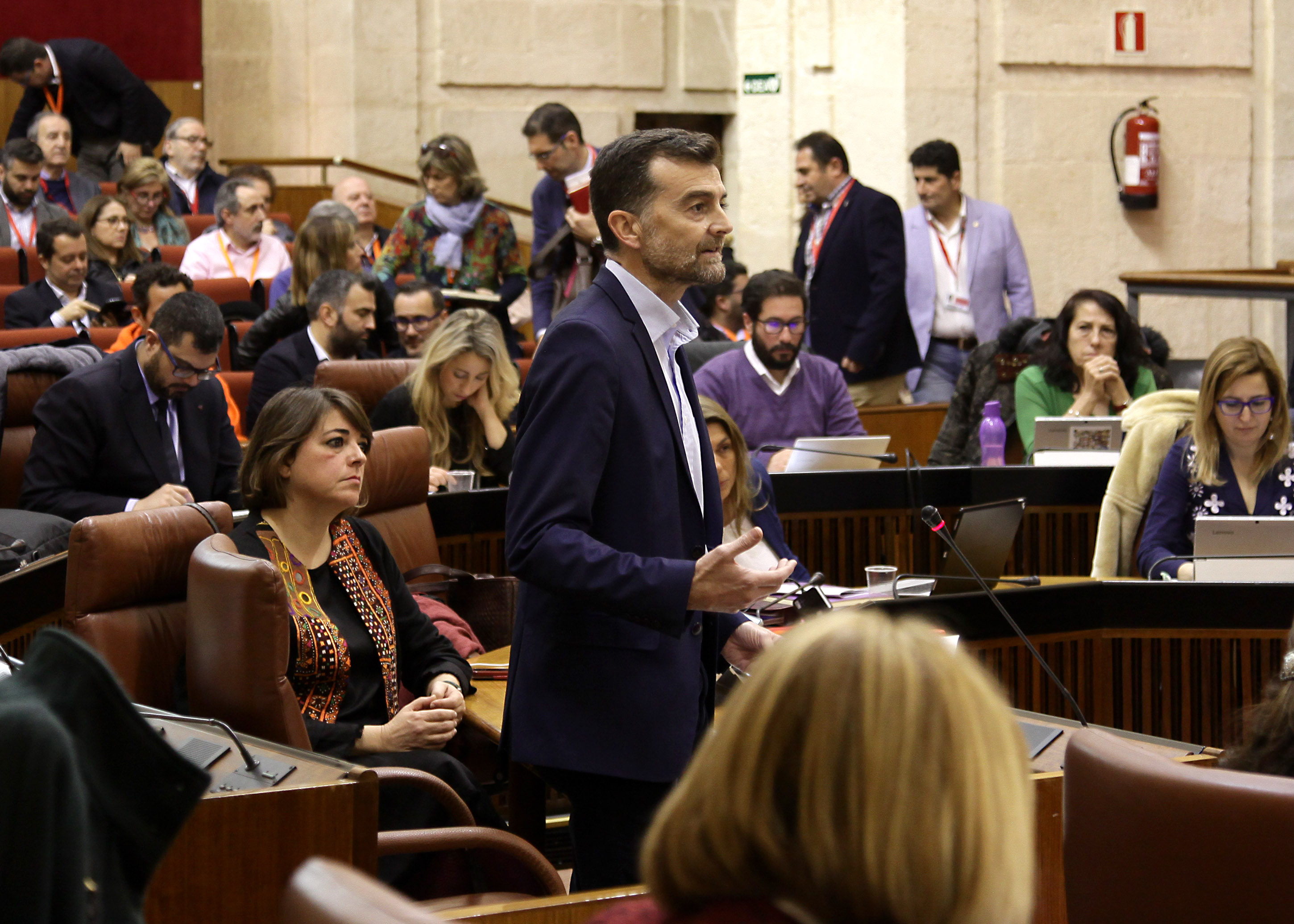 Antonio Ma�llo, portavoz del Grupo Izquierda Unida formula la pregunta dirigida a la presidenta de la Junta de Andaluc�a