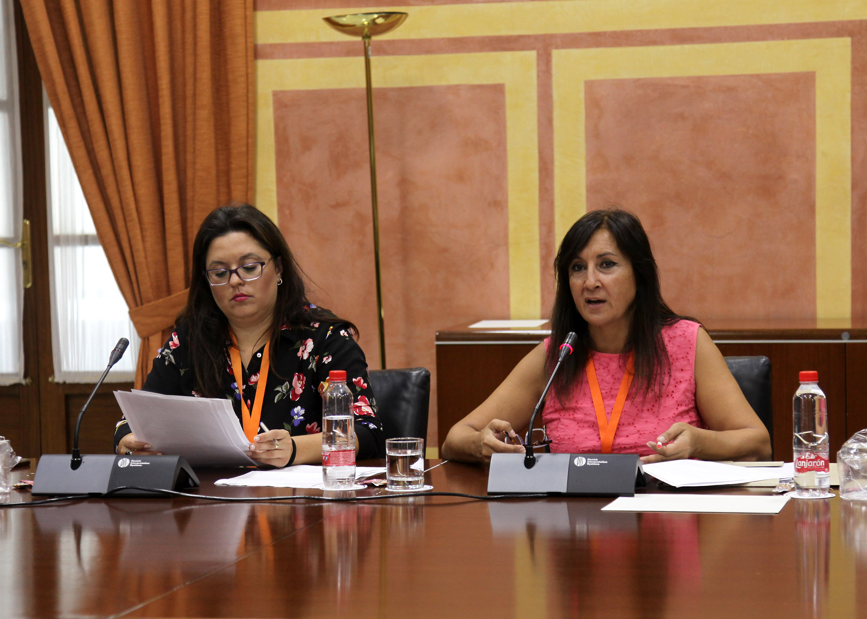 Mara Inmaculada Idez y Carmen Quintero, representantes de la Confederacin de Mujeres del Mundo Rural (CERES) en la Comisin