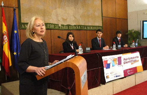 Fuensanta Coves da la bienvenida a los estudiantes que participan en el I Parlamento Cientfico para Jvenes de Andaluca