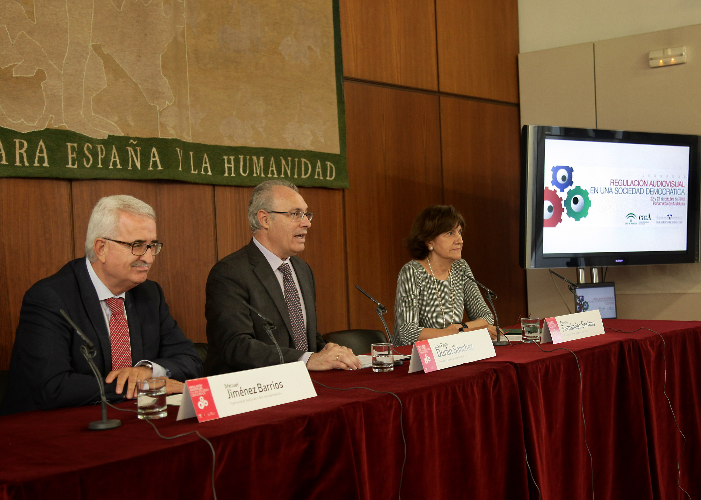 El presidente del Parlamento de Andaluca, Juan Pablo Durn, inaugura, junto al vicepresidente y consejero de la Presidencia y Administracin Local de la Junta, Manuel Jimnez Barrios, y la presidenta del Consejo Audiovisual de Andaluca, Emelina Fernndez, las Jornadas 'Regulacin audiovisual en una sociedad democrtica'. 