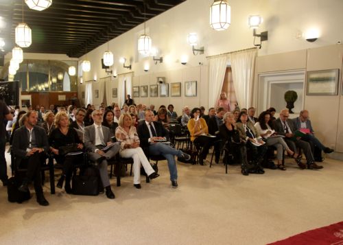 Imagen del Saln de Usos Mltiples donde se celebran estas Jornadas sobre 'Regulacin audiovisual en una sociedad democrtica'. 