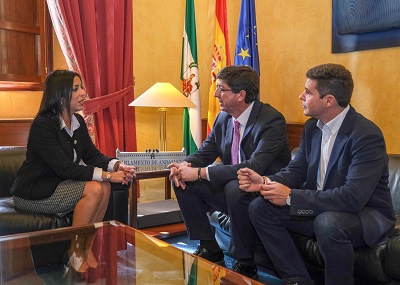  La presidenta del Parlamento, Marta Bosquet, conversa con los representantes de Ciudadanos, Juan Marn y Sergio Romero, en la ronda de consultas a los partidos con representacin parlamentaria previa a la designacin del candidato a la investidura