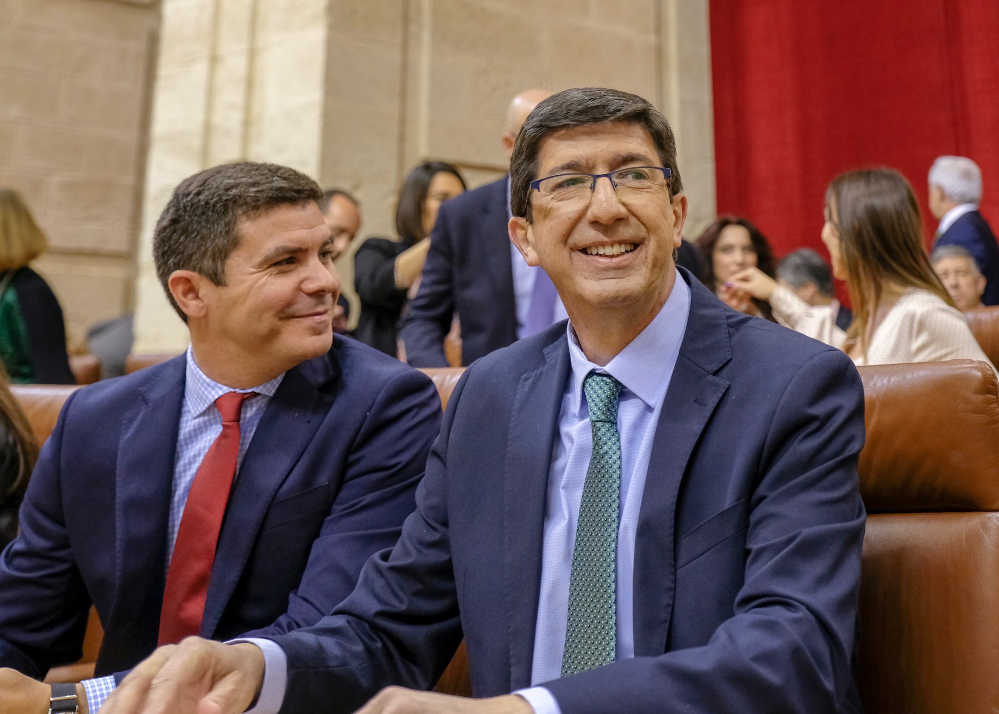 El presidente y el portavoz del Grupo Ciudadanos, Juan Marn y Sergio Romero, antes del discurso de investidura