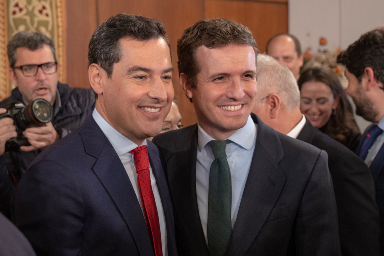 El presidente de la Junta de Andaluca, Juan Manuel Moreno, con el presidente del Partido Popular, Pablo Casado