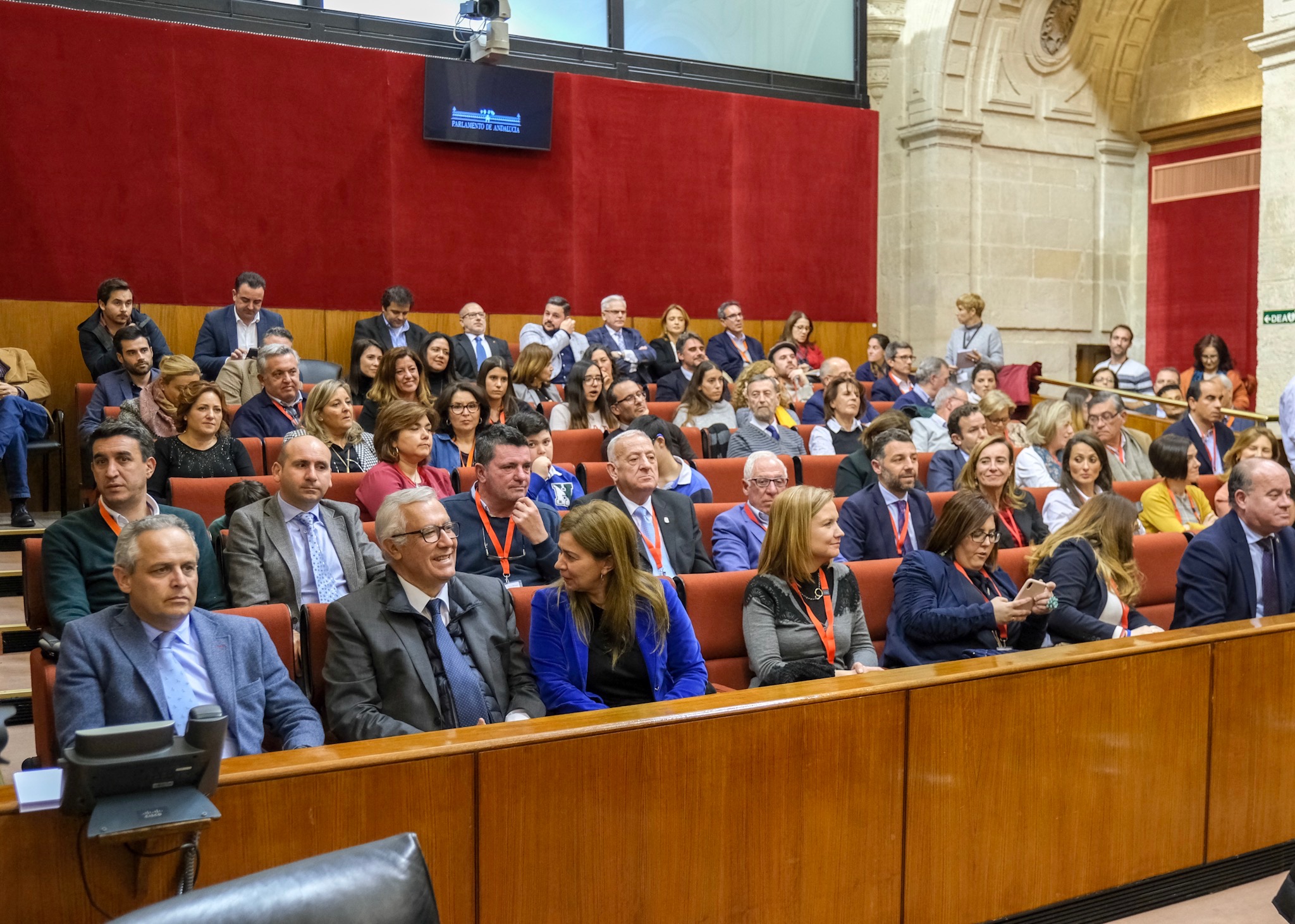   Los nuevos senadores en representacin de la Comunidad Autnoma asisten al Pleno desde la tribuna de autoridades y pblico