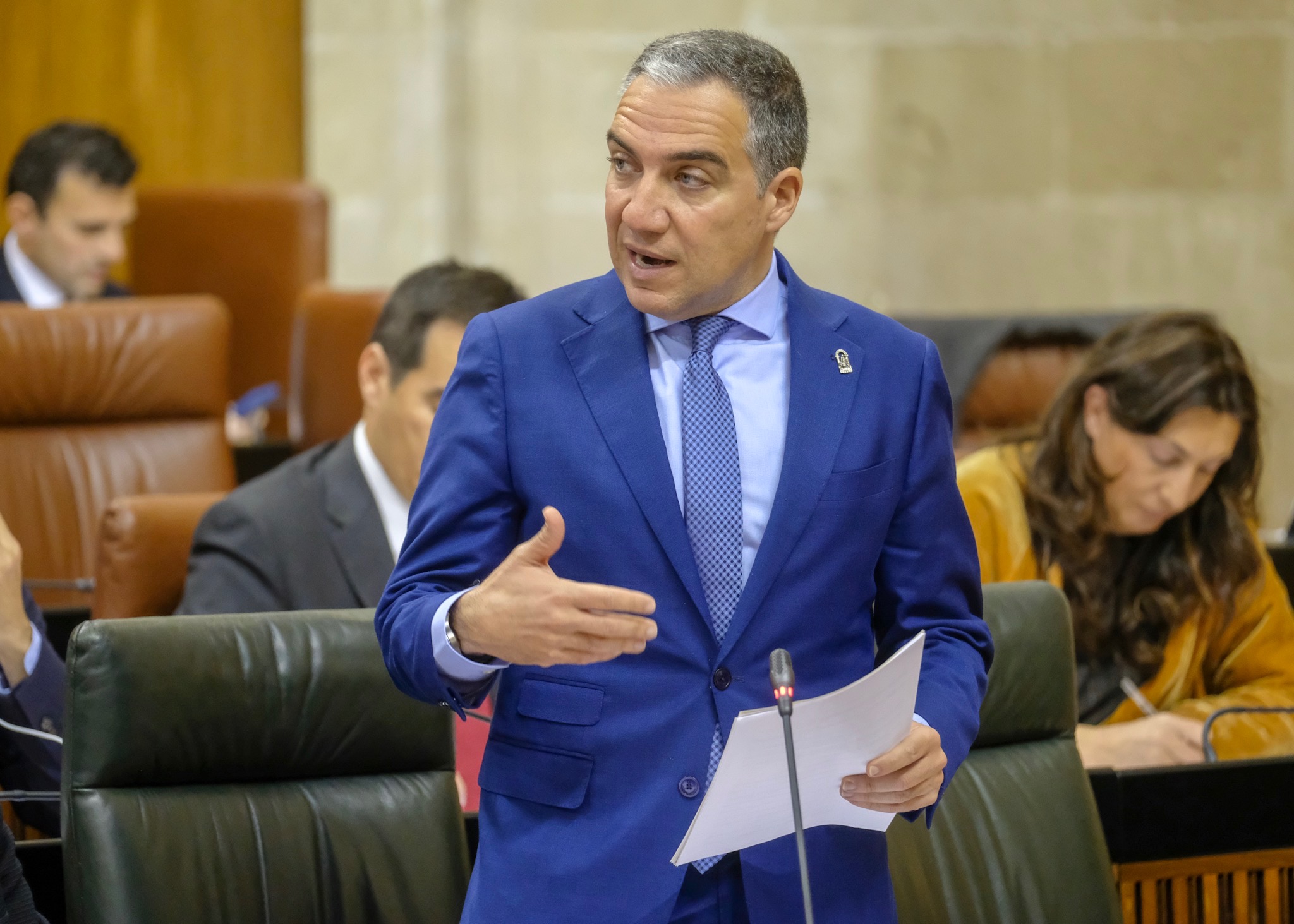  El�as Bendodo, consejero de Presidencia, responde a una pregunta en la sesi�n de control al Gobierno