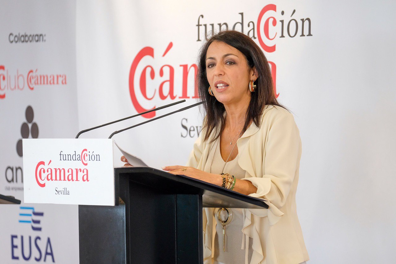  La presidenta del Parlamento, Marta Bosquet, participa en un desayuno-coloquio organizado por la Fundaci�n C�mara de Comercio de Sevilla