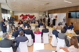  El desayuno se celebr� en el Club C�mara Antares, en Torre Sevilla