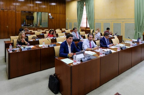 Diputados de la comisin de Agricultura, Ganadera, Pesca y Desarrollo Sostenible, asisten a la comparecencia de la consejera titular 