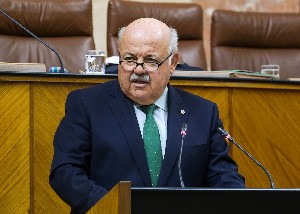 El consejero de Salud y Familias, Jess Aguirre, comparece ante el Pleno
