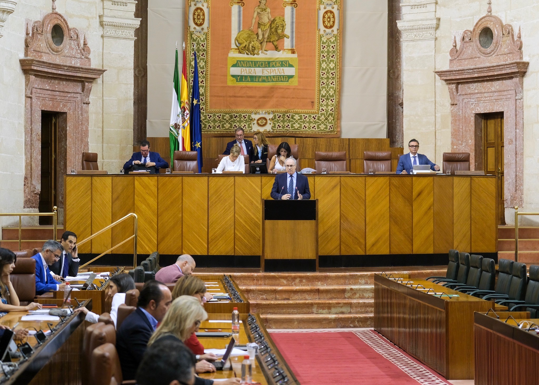  Juan Pablo Durn, del Grupo parlamentario Socialista, presenta una mocin ante el Pleno