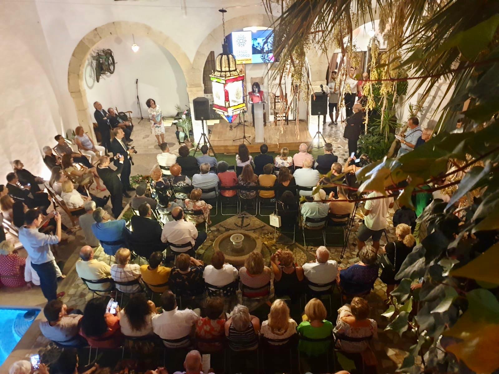  La presidenta del Parlamento, Marta Bosquet, pronuncia el pregn de la XIX Semana Cultural de la asociacin Casco Histrico de Almera