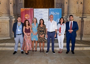  La presidenta del Parlamento y el resto de autoridades, en el acto de apertura de La Noche en Blanco de Sevilla