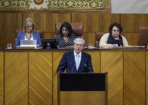  Rogelio Velasco, consejero de Economa, durante su comparecencia