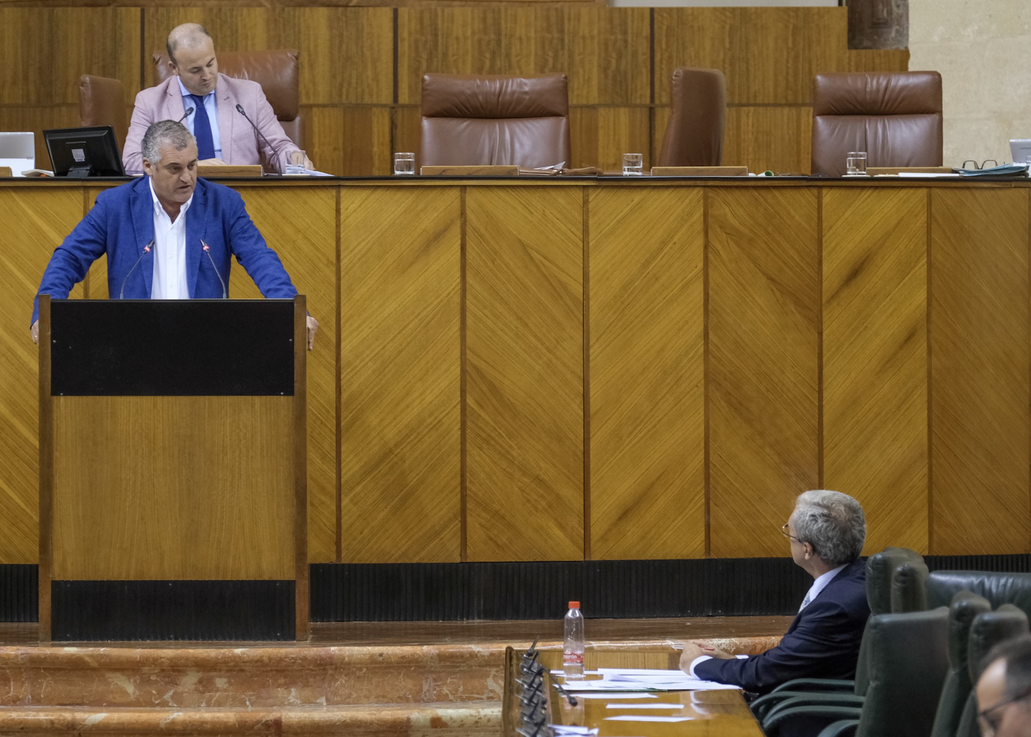  Javier Carnero, del Grupo Socialista, se dirige al consejero de Economa