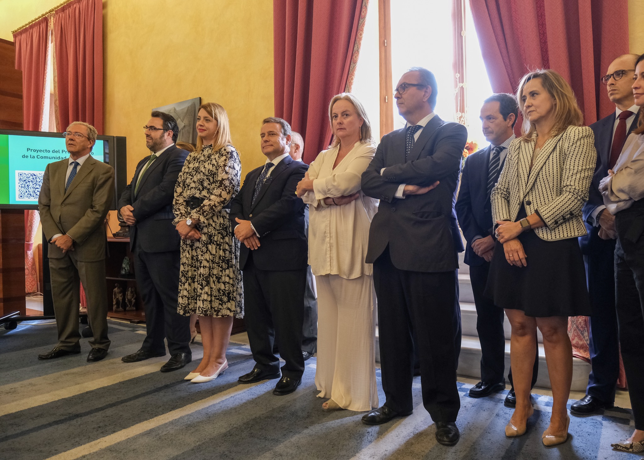   El consejero de Economa, la directora de Relaciones con el Parlamento y miembros del equipo de la Consejera de Hacienda asistieron al acto