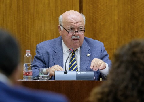  El consejero de Salud, Jess Aguirre, presenta en comisin los presupuestos de su departamento 