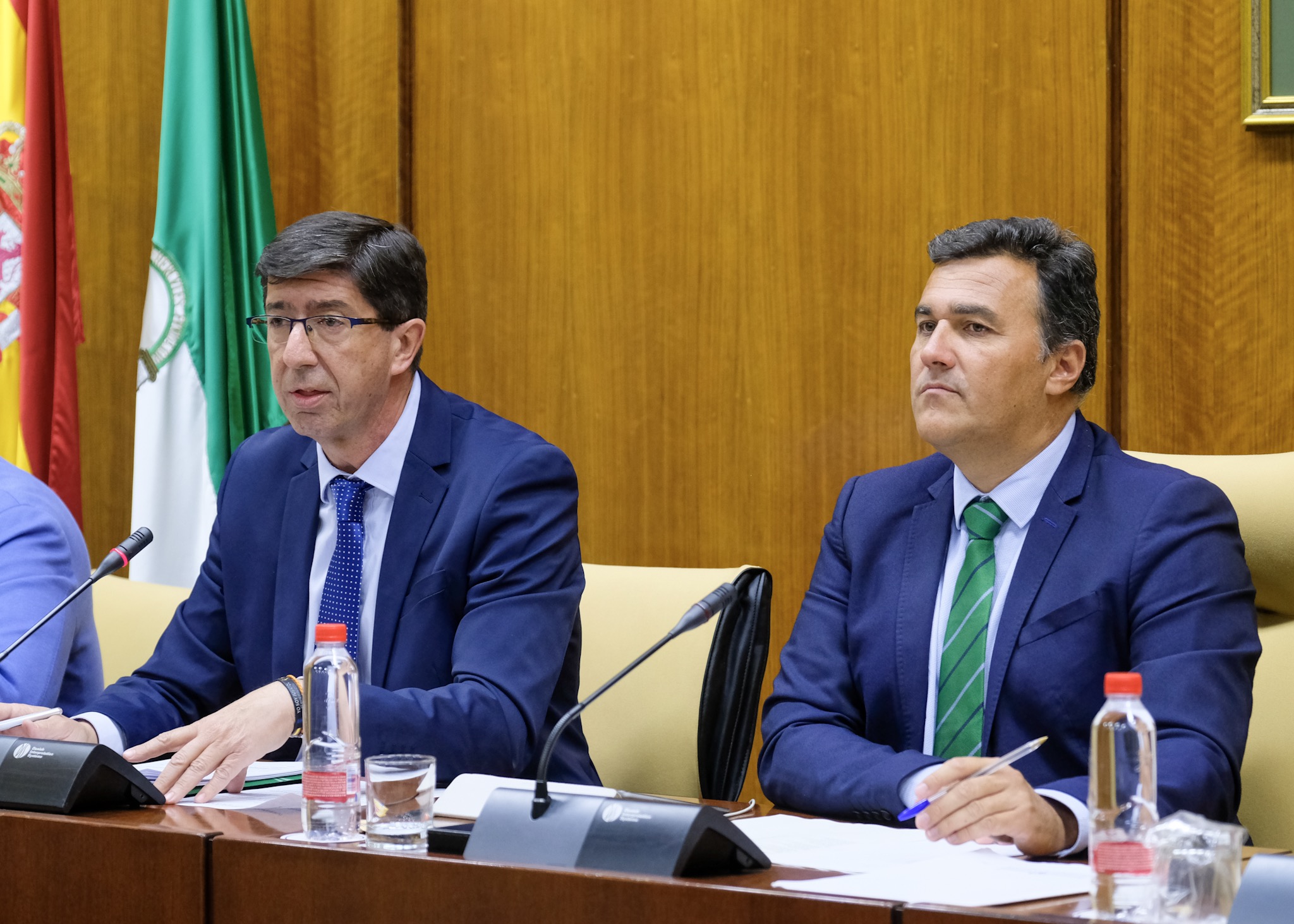  El vicepresidente de la Junta de Andaluca, Juan Marn, junto al presidente de la Comisin, Carlos Hernndez White