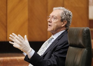  El consejero de Economa, Rogelio Velasco, presenta ante la Diputacin Permanente Decreto Ley de mejora y simplificacin de la regulacin para el fomento de la actividad productiva en Andaluca 