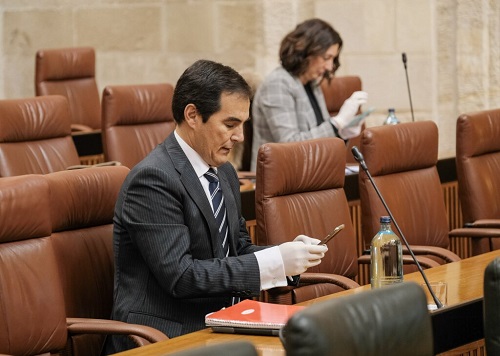 Jos Antonio Nieto, portavoz del Grupo Popular y Dolores Lpez, presidenta del grupo de fondo 