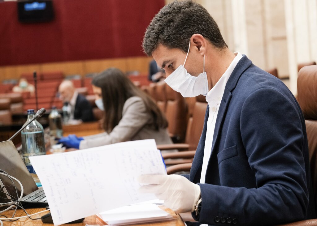 Sergio Romero y Mnica Moreno, del Grupo Ciudadanos, instantes antes del inicio de la Diputacin Permanente