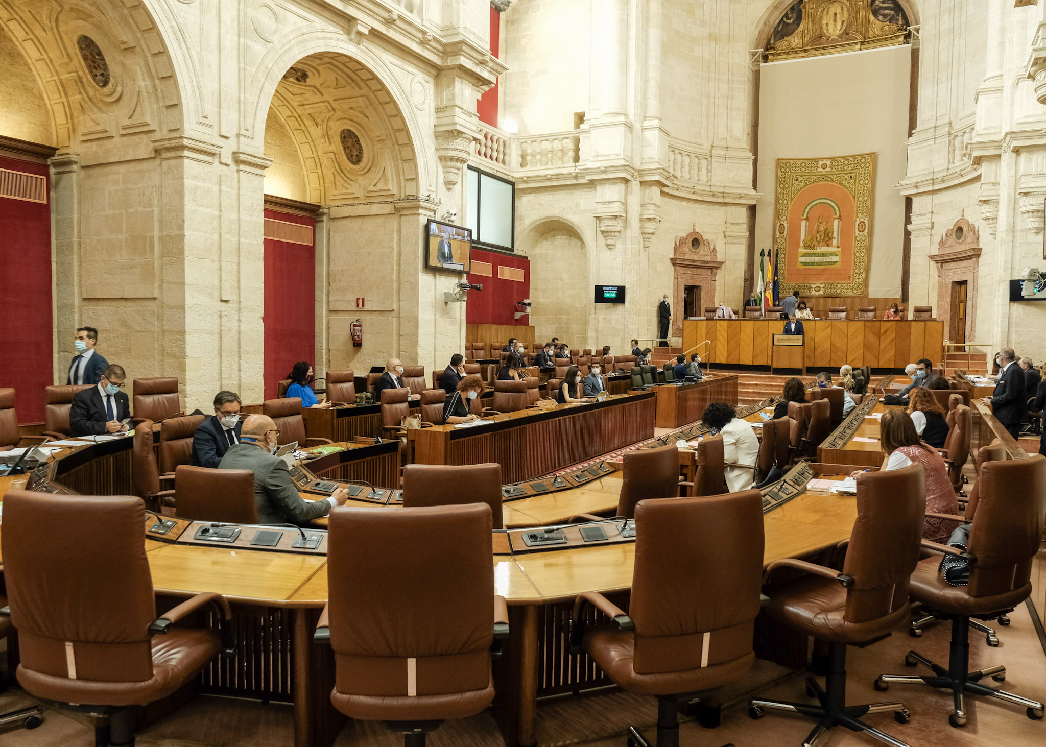  El Pleno del Parlamento asiste a la presentacin del Decreto Ley por el que se establecen medidas urgentes y extraordinarias relativas a la seguridad de las playas, medidas administrativas en el mbito educativo y otras medidas complementarias ante la situacin generada por el coronavirus (COVID-19) 