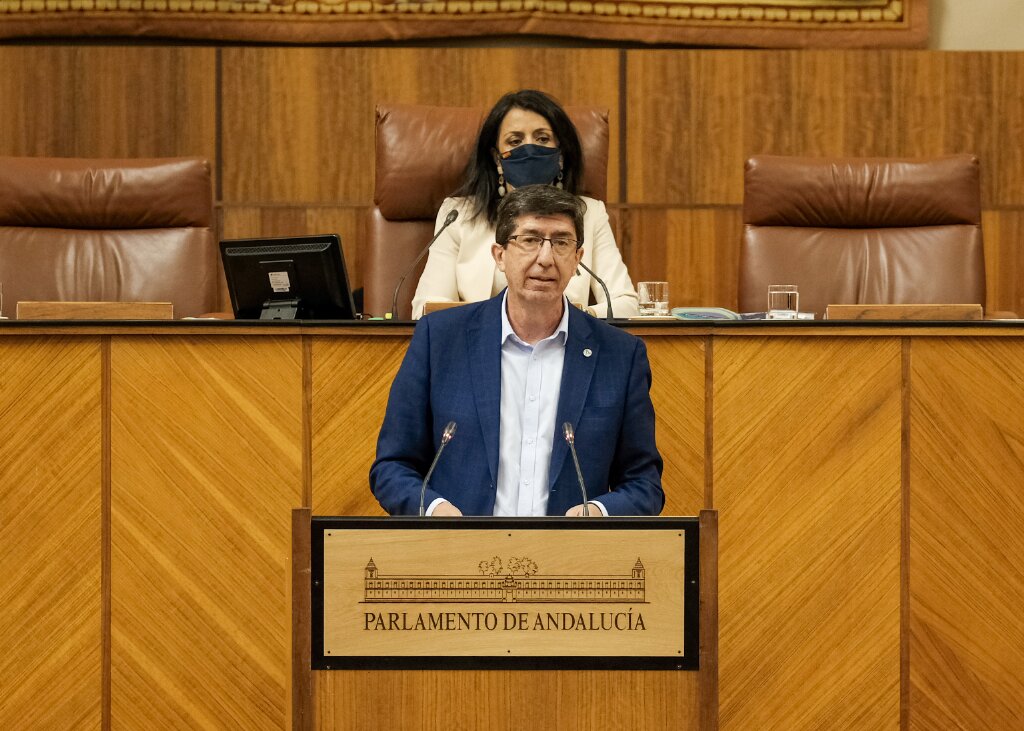 El vicepresidente y consejero en materia de Turismo, Juan Marn, presenta el Decreto-ley 13/2020, de 18 de mayo, de medidas relativas a establecimientos hoteleros, reactivacin del sector cultural y otros asuntos para su convalidacin o derogacin en Pleno