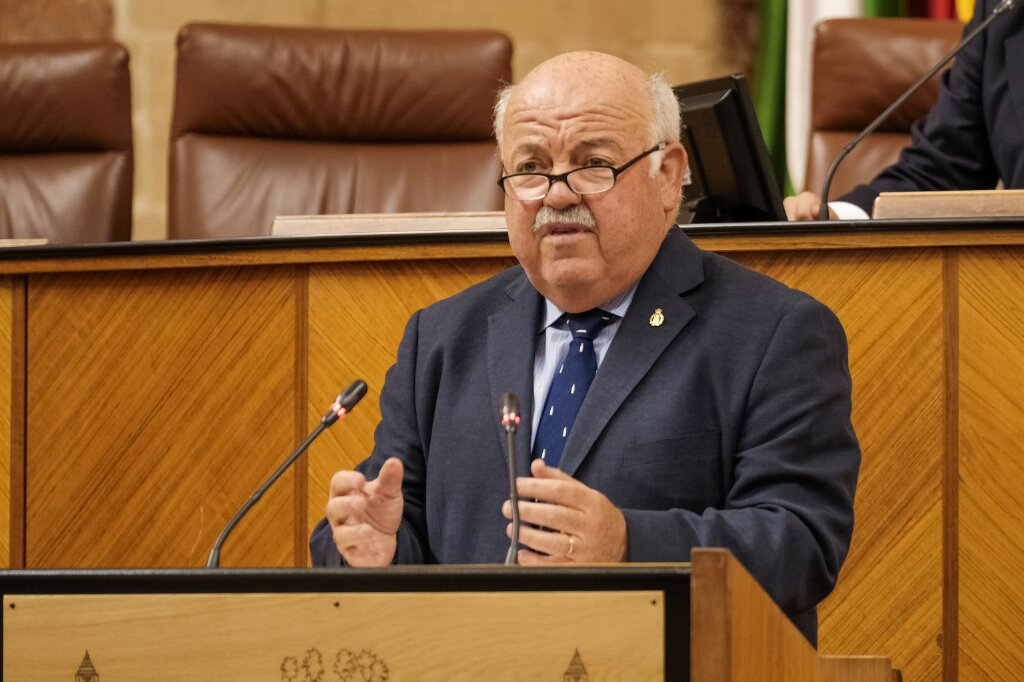    Jess Aguirre, consejero de Salud y Familias, comparece para informar, en un debate agrupado, sobre la reorganizacin de servicios sanitarios en Andaluca y su proteccin 