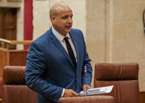Rodrigo Alonso, del Grupo Vox Andaluca, realiza su pregunta dirigida al consejero de Hacienda 