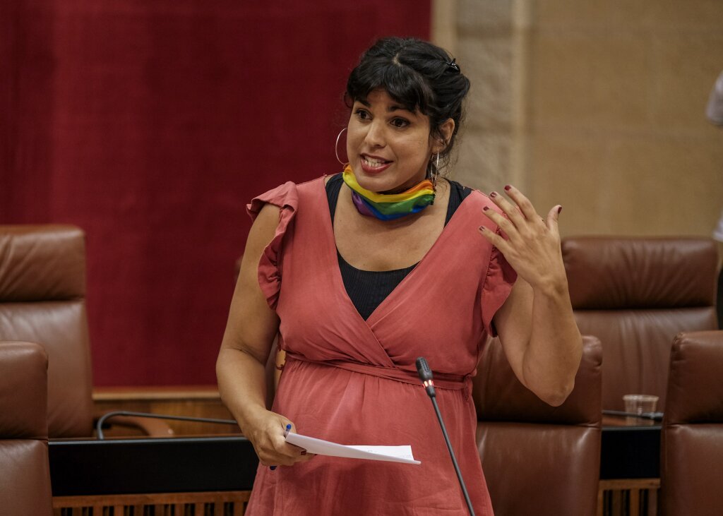 Teresa Rodrguez, presidenta del Grupo Adelante Andaluca, se interesa por el  plan de regreso a los centros educativos de Andaluca