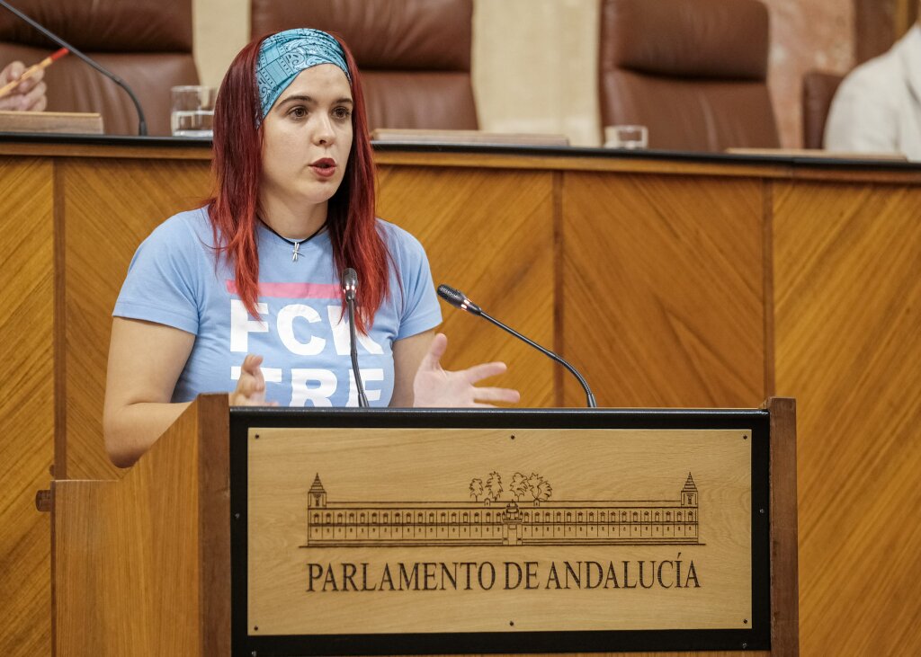  Luz Marina Dorado, de Adelante Andaluca, defiende la proposicin no de ley relativa a la aprobacin de una ley estatal sobre la proteccin jurdica de las personas trans y el derecho a la libre determinacin de la identidad sexual y la expresin de gnero