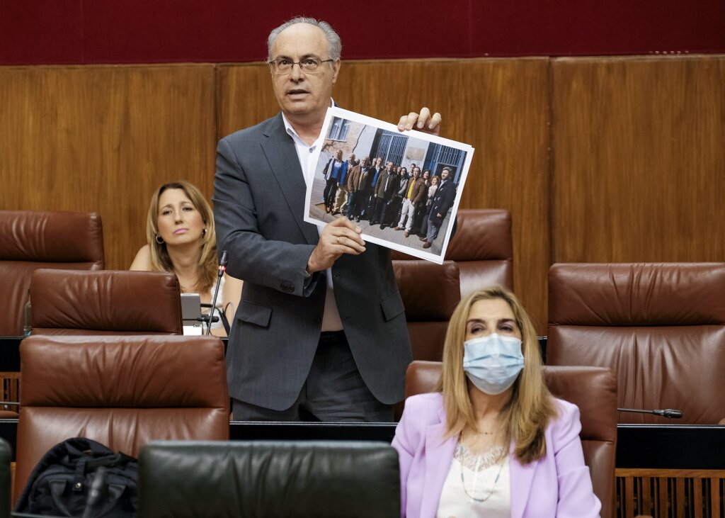 Por el Grupo Socialista, Juan Pablo Durn se dirige al consejero de Salud y Familias 