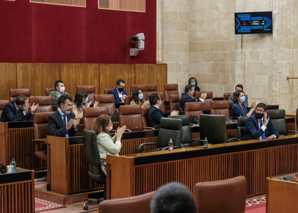 Aplausos tambin en la bancada del Grupo Popular  