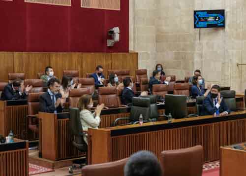 Aplausos tambin en la bancada del Grupo Popular  